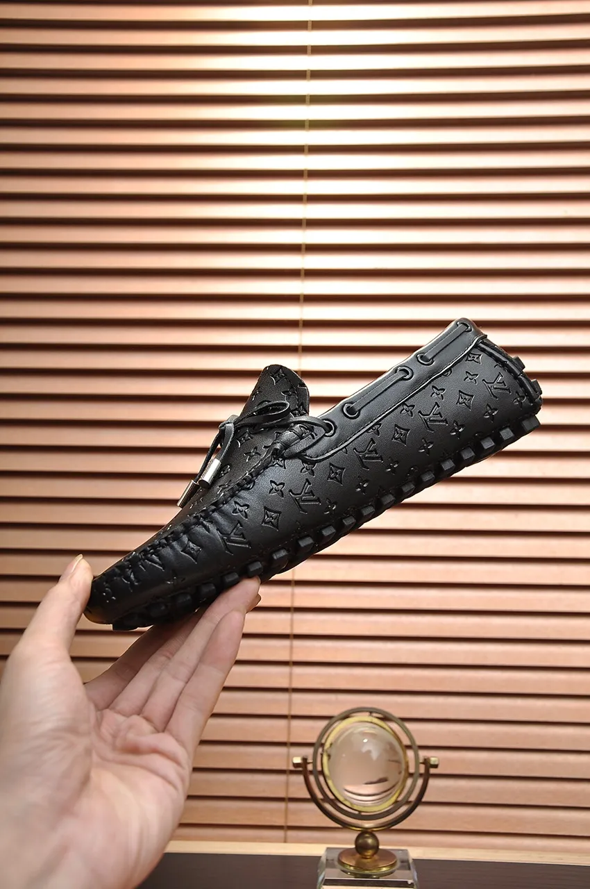 Men's men's shoes 💰420💶 [LV Doudou shoes] (water-dyed cowhide lining) new model is on the market, available on the official website. The new Doudou shoes are processed into single-color materials, and the uppers are made of imported horsehide leather. The body of the shoe is fully hemmed with mark thread, and is lined with imported original cowhide leather. The elegant shoe shape is super suitable for all-matching, and the size is 38-44.